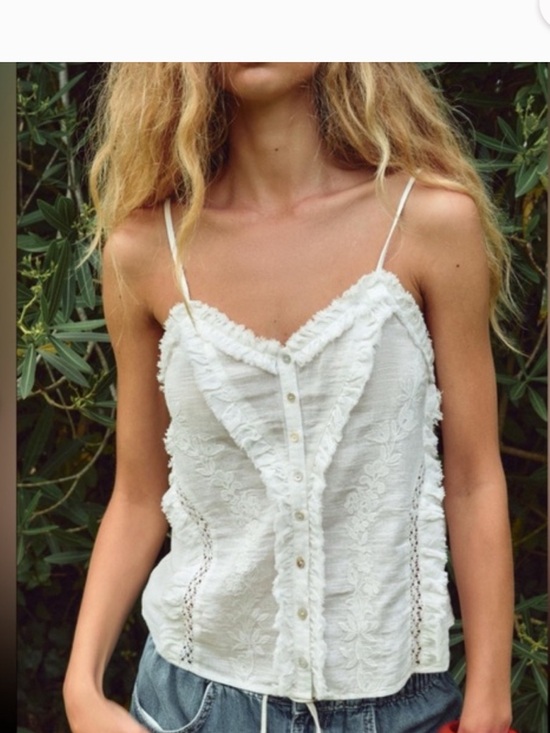 Zara Tops - NWT Zara boho floral embroidered ruffle top
🚨FIRM PRICE NO DISCOUNT
